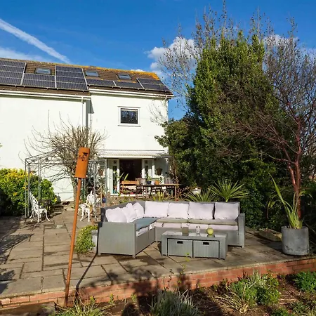 Twin Beds With Private Bathroom At Fir Tree *