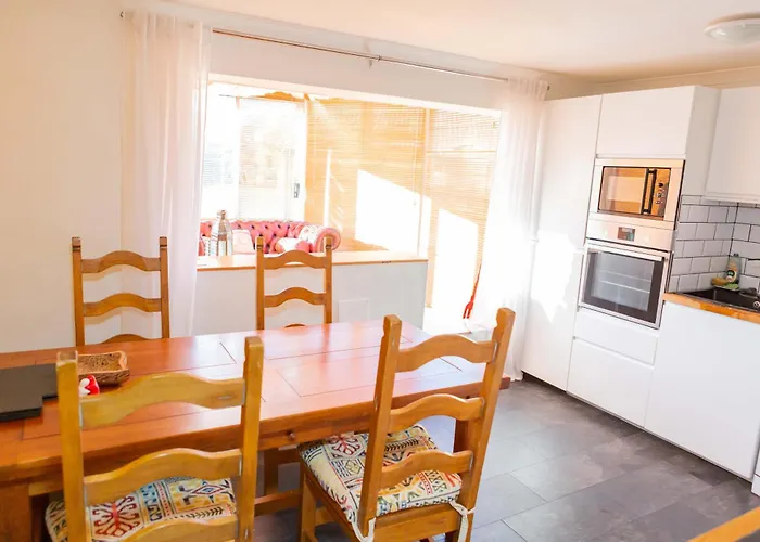 Twin Beds With Private Bathroom At Fir Tree Bristol