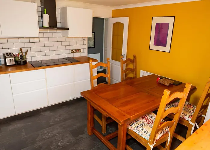 Homestay Twin Beds With Private Bathroom At Fir Tree Bristol