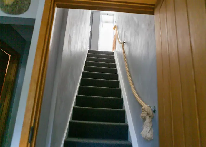 Twin Beds With Private Bathroom At Fir Tree Homestay *