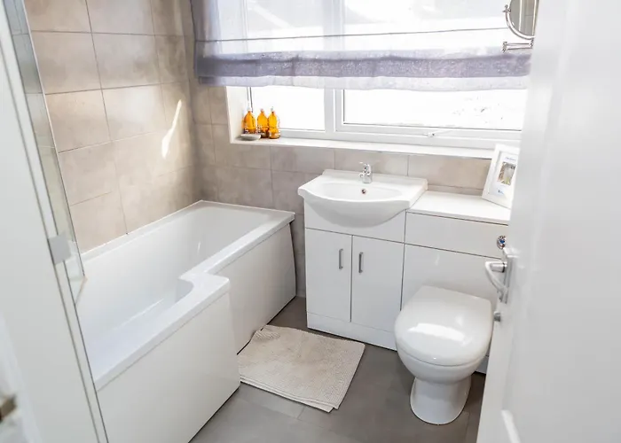 Twin Beds With Private Bathroom At Fir Tree Homestay