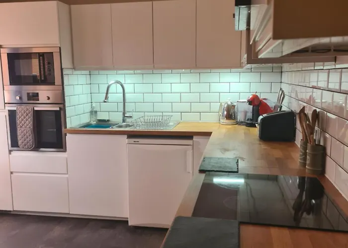 Twin Beds With Private Bathroom At Fir Tree Homestay *