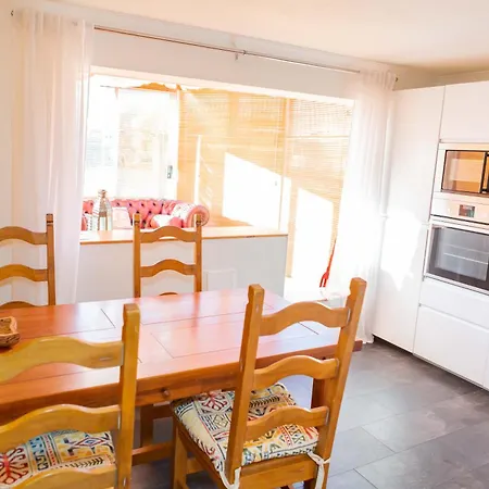 Twin Beds With Private Bathroom At Fir Tree Bristol