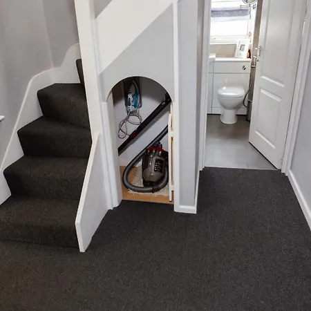 Twin Beds With Private Bathroom At Fir Tree Privatunterkunft