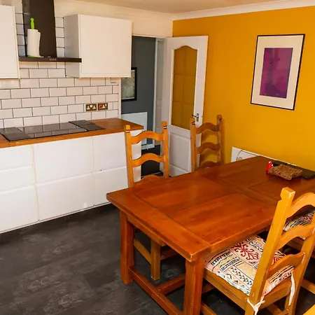 Alloggio in famiglia Twin Beds With Private Bathroom At Fir Tree Bristol