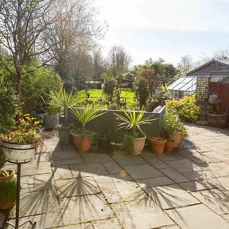 Privatunterkunft Twin Beds With Private Bathroom At Fir Tree