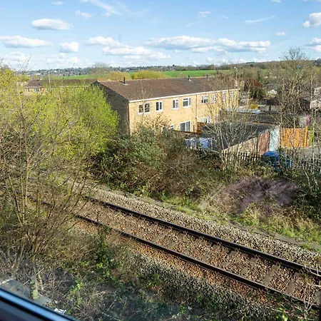 Twin Beds With Private Bathroom At Fir Tree * Bristol