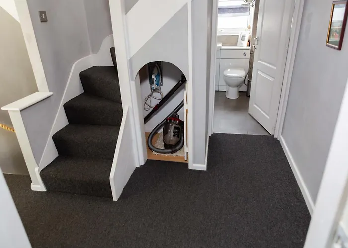 Twin Beds With Private Bathroom At Fir Tree منزل للإقامة