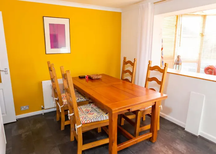 Twin Beds With Private Bathroom At Fir Tree منزل للإقامة