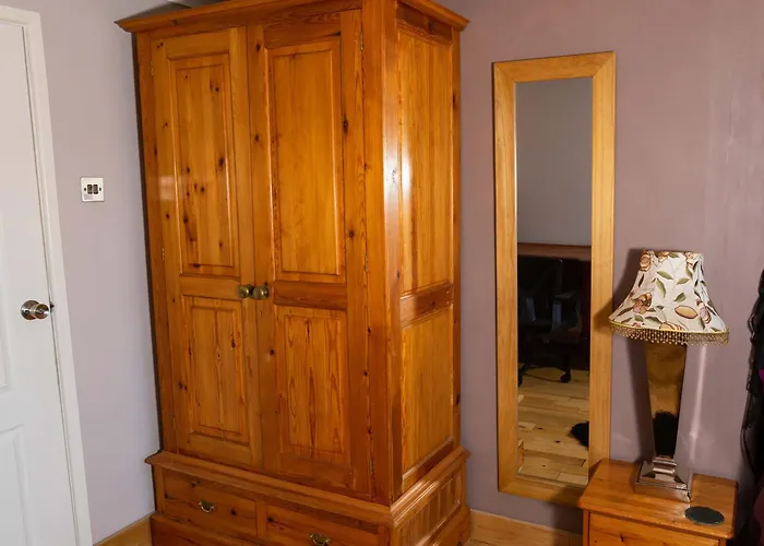 Twin Beds With Private Bathroom At Fir Tree منزل للإقامة بريستول