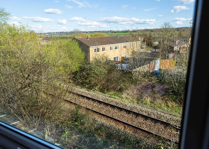 Twin Beds With Private Bathroom At Fir Tree * Bristol